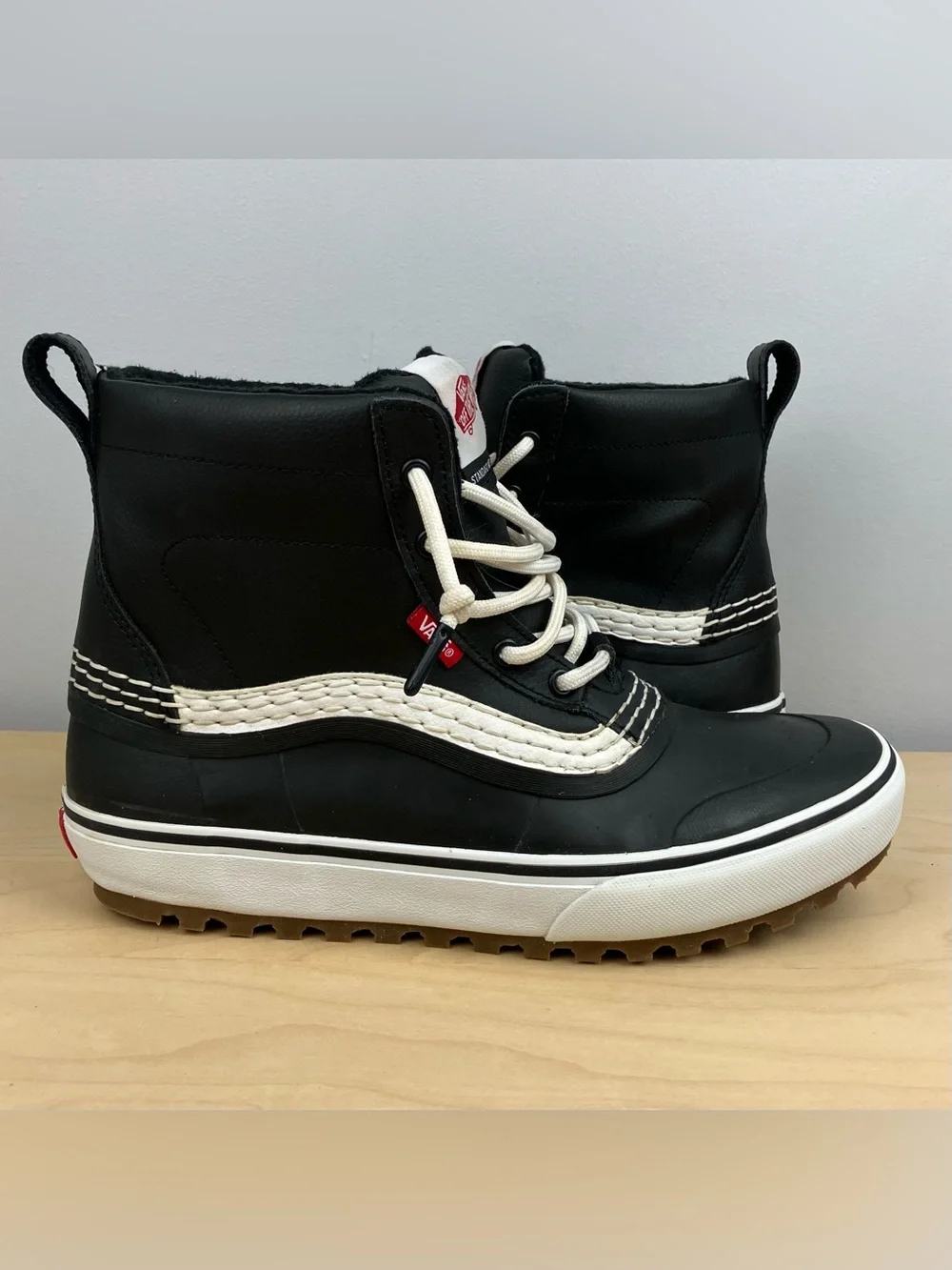 Vans Men’s Size 9.5 Standard Mid Snow MTE Black & White Waterproof Sneaker Boots
